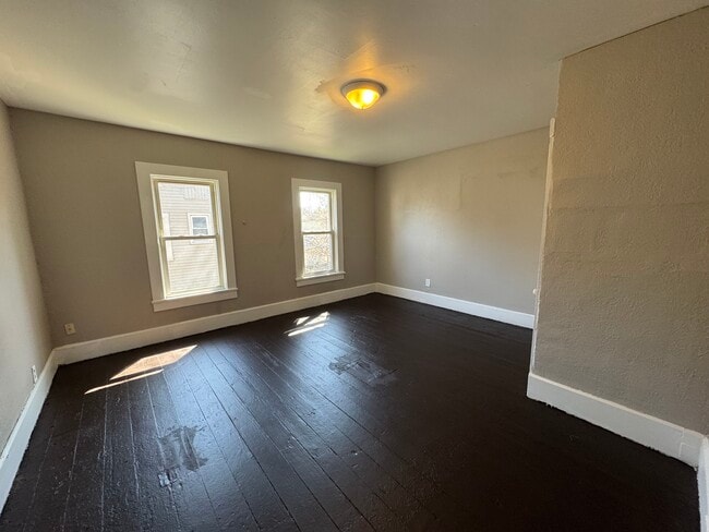 Photo - 713 Garfield Ave SW