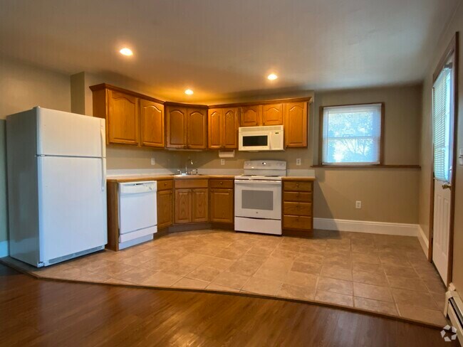 Building Photo - 52 Summer St Unit 52-A Rental