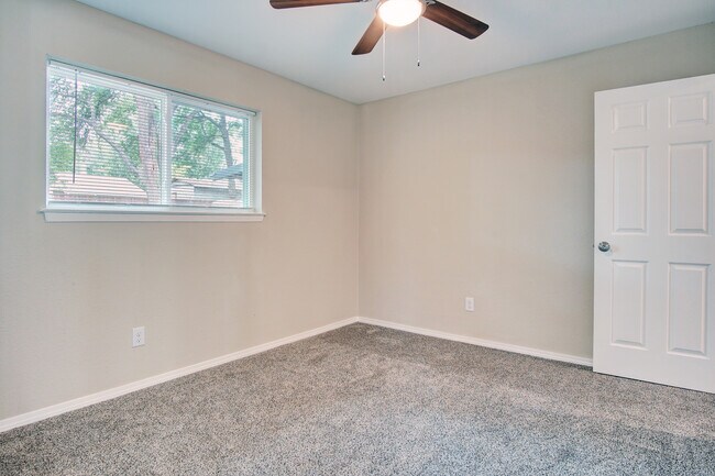 Photo - 2402 Ozark Dr
