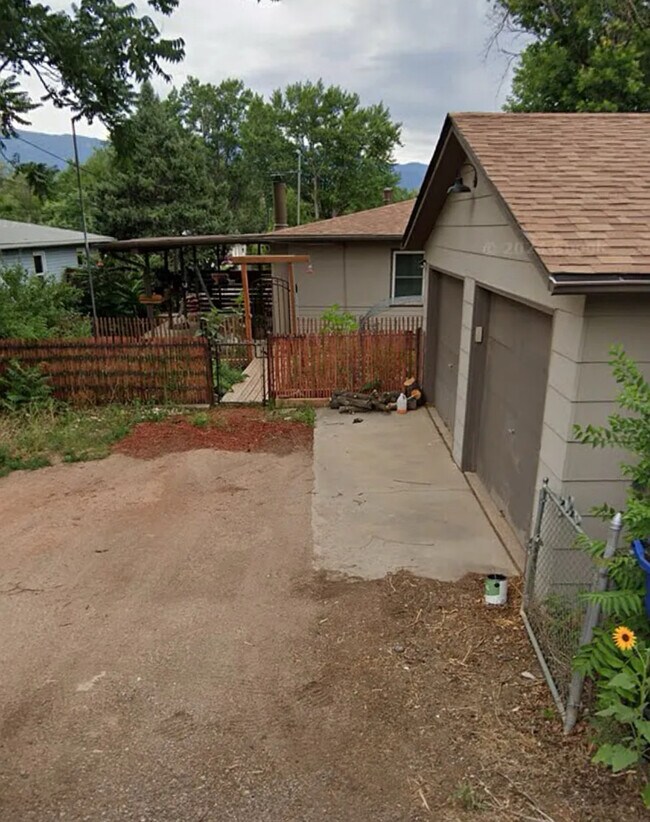 Building Photo - 1419 Custer Ave Rental