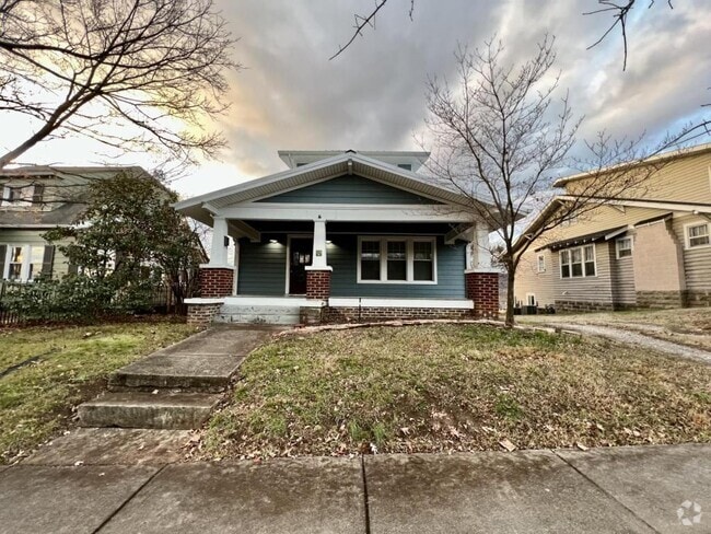 Building Photo - 123 E Churchwell Ave Rental