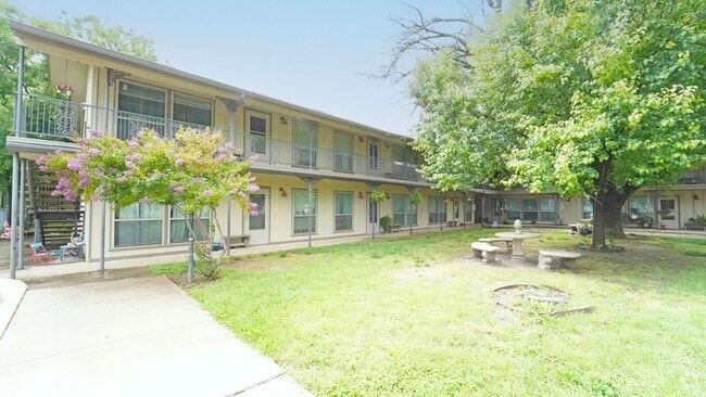 Building Photo - FOR LEASE! 2 Bedroom - 1 Bath - Upstairs U... Rental