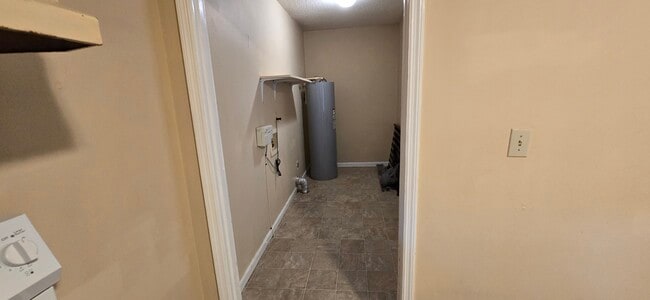 laundry room with carport entrance on right side - 103 N Roosevelt St