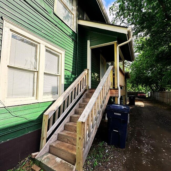 2224 NW 16th St Unit B