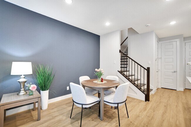 Photo - 119 E 43rd St