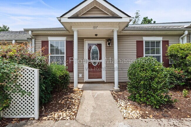 Photo - 107 Stonington Ln SW