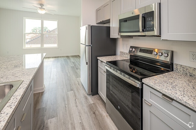 2BR, 2BA - Kitchen