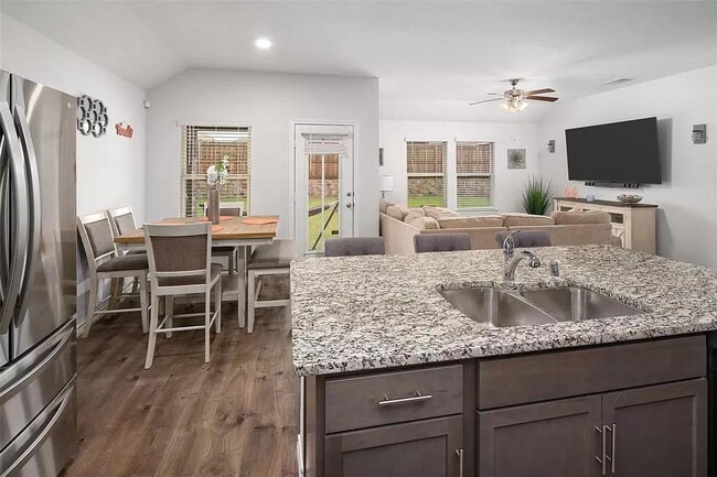 Photo - 604 Saddle Club Way