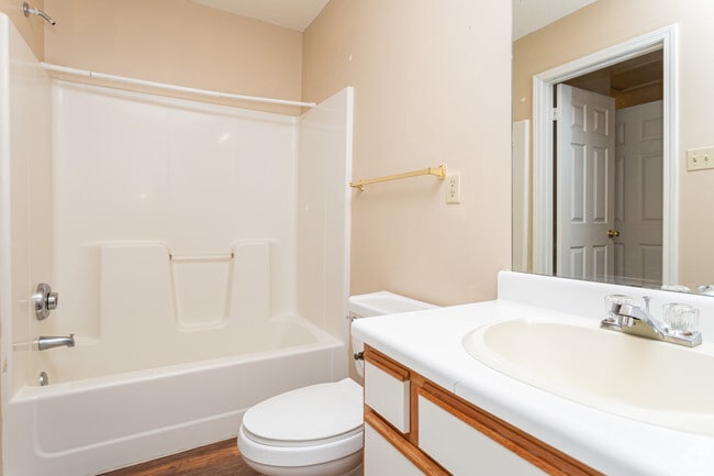 2 BR, 2 BA - 900 SF