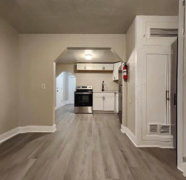 Photo - 910 Baltic St House