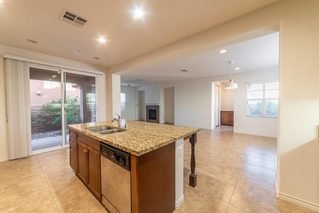 Photo - 570 Calle Vibrante