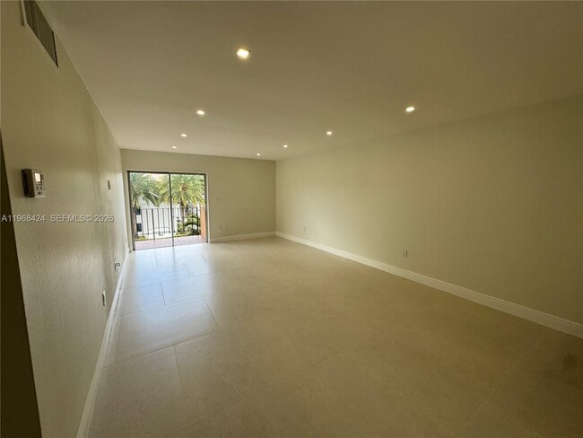 Photo - 1900 W 54th St Unidad 219