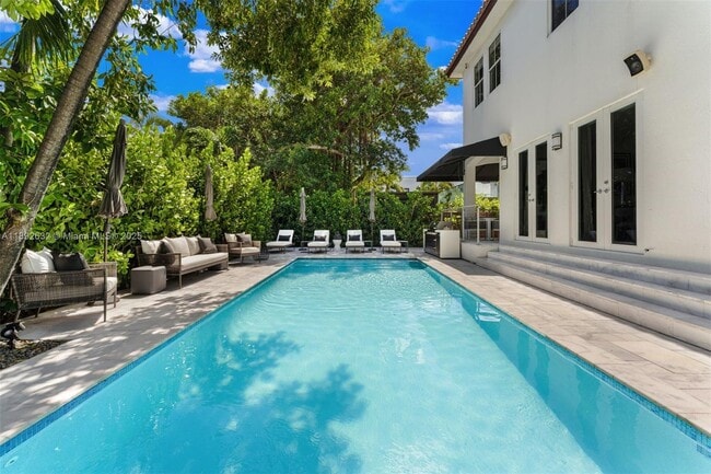 Photo - 2143 N Bay Rd