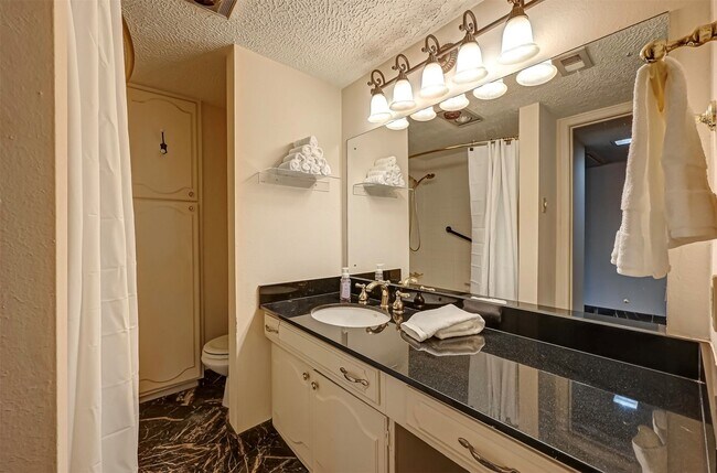 Photo - 478 N Post Oak Ln Unit True