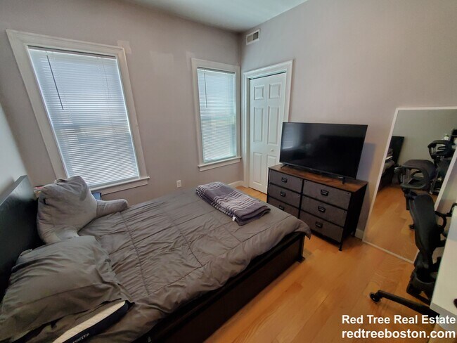 Photo - 83 Newbury St