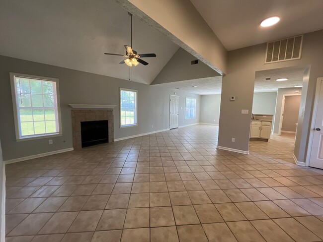 Photo - 619 Gettysburg Dr