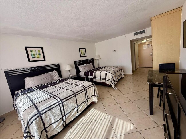 Photo - 19201 Collins Ave Condominio Unidad 241