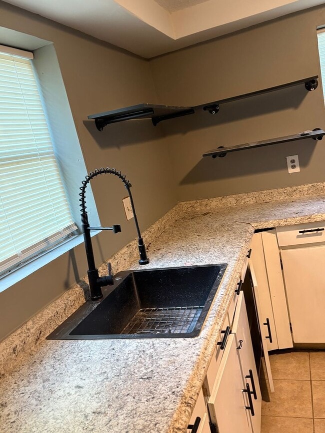 Photo - Knoxville 37912 - 3 bedroom, 1 bath home -...