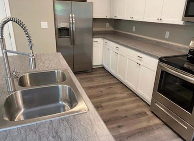 Photo - 2395 Avery Ave