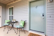 2BR, 2BA - 1035SF Classic - Porch