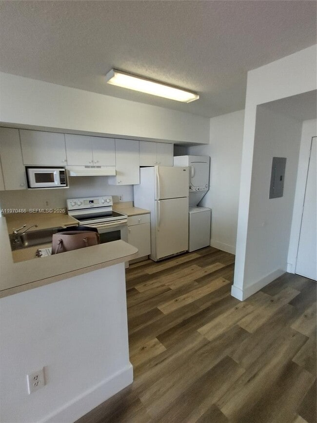 Building Photo - 5077 NW 7th St Unit 1405