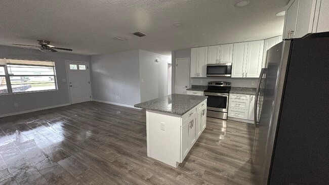 Photo - 2000 NE 50th Pl