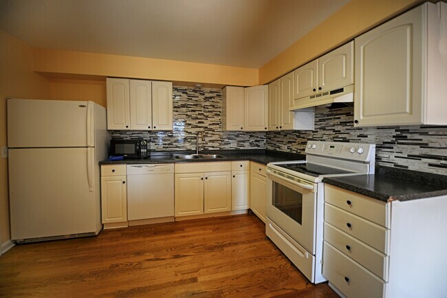 Photo - 2423 Ogden Ave Unidad 9