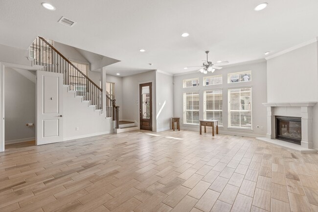 Photo - 14 W Oaks Dr