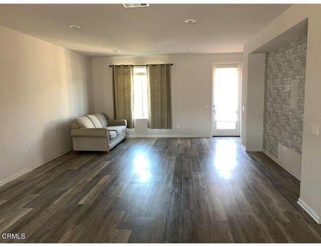 Photo - 354 Solares St