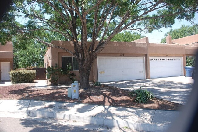 Photo - 643 Reeves Pl SW