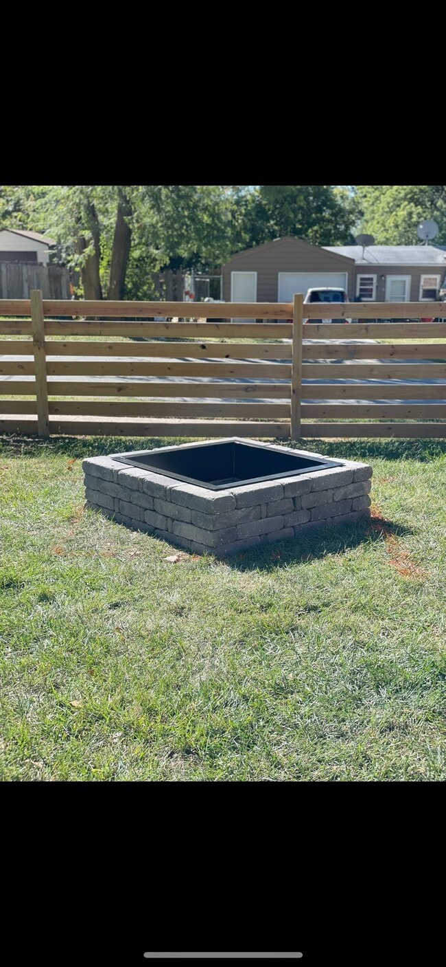 Photo - 801 N 77th Ave