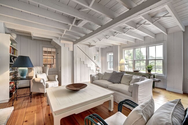 Photo - 5 Hayseed Way