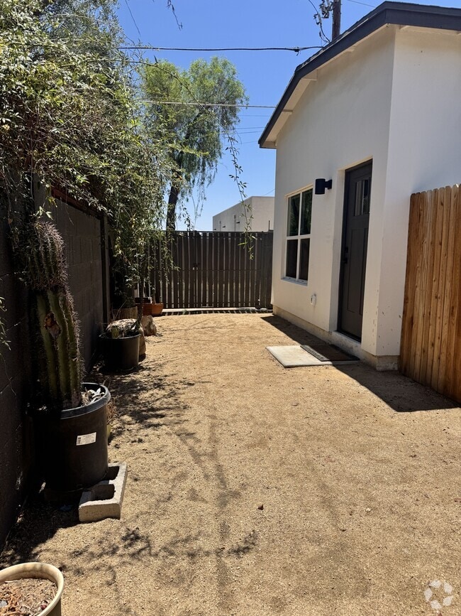 Building Photo - 1839 W Hazelwood St Rental
