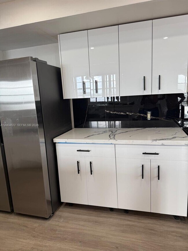 Photo - 1301 NE Miami Gardens Dr Unidad 326W