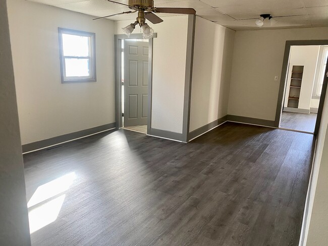 Building Photo - 2502 E Hartson Ave Unit 1