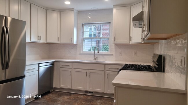 Photo - 2922 Hostetler St