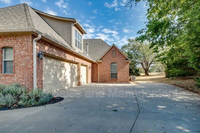 Photo - 3341 Heritage Green Cir
