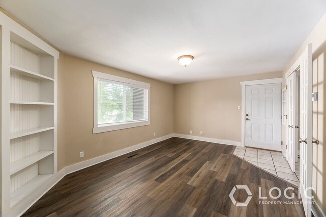 Photo - 240 E 400 N