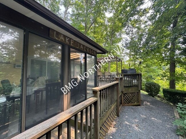Photo - 8221 Barron St