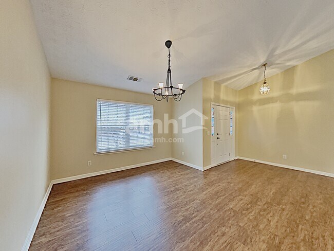 Photo - 3211 Deer Valley Dr NW