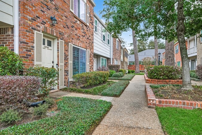 Photo - 12705 Huntingwick Dr Unidad 165