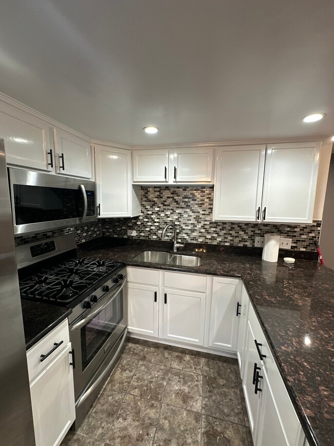 Building Photo - 1259 Inverrary Ln