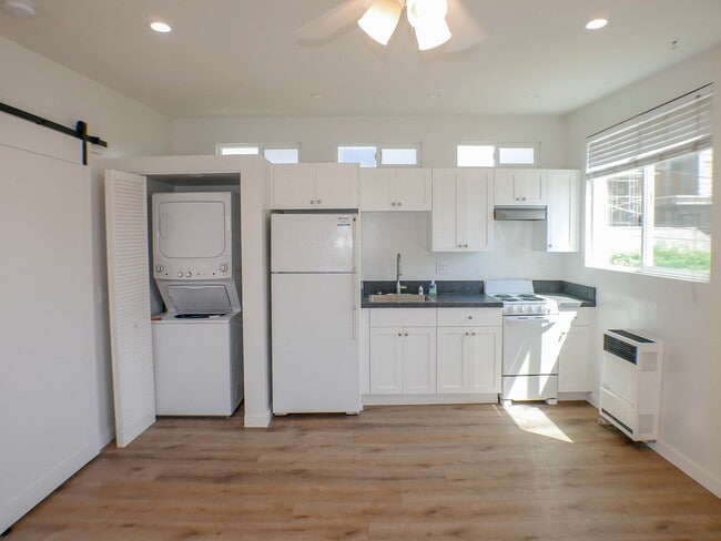 Building Photo - 4646-4648 Del Monte Ave. Unit 4648