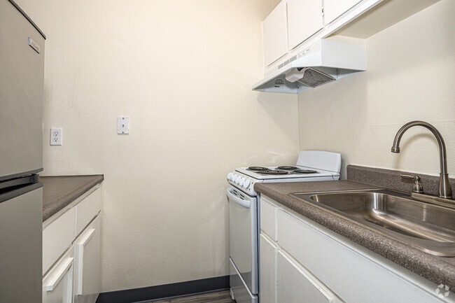Kitchens - Shoreline Plaza Apartments