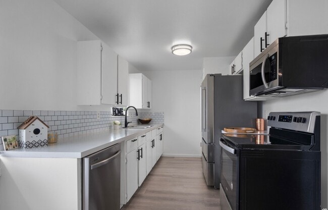 Photo - 686 Tomahawk Dr Unit Main Floor