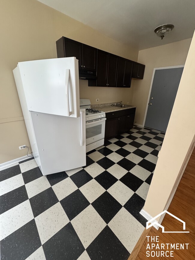 Photo - 7726 N Marshfield Ave Unidad 7726 1C