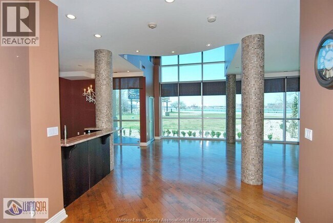 Photo - 1225 Riverside Dr W Unité 102