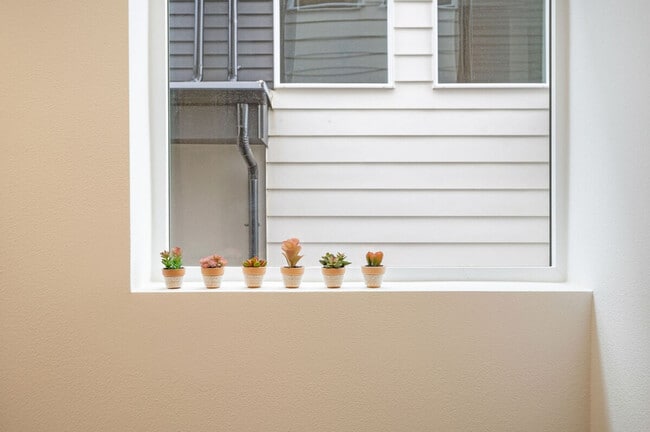 Building Photo - 34 W Cremona St Rental