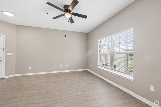 1BR, 1BA - 702SF - Living Room