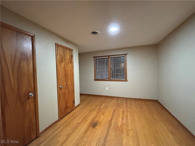 Photo - 1048 E State St